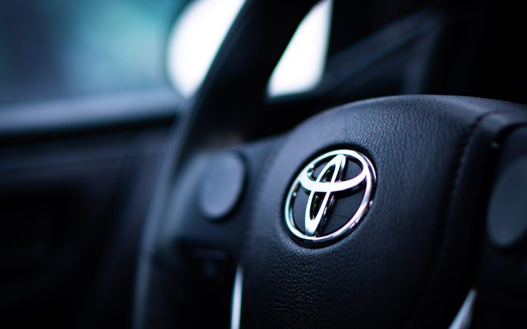 Toyota își menține avansul față de Volkswagen ca fiind cel mai mare vânzător de mașini din lume.