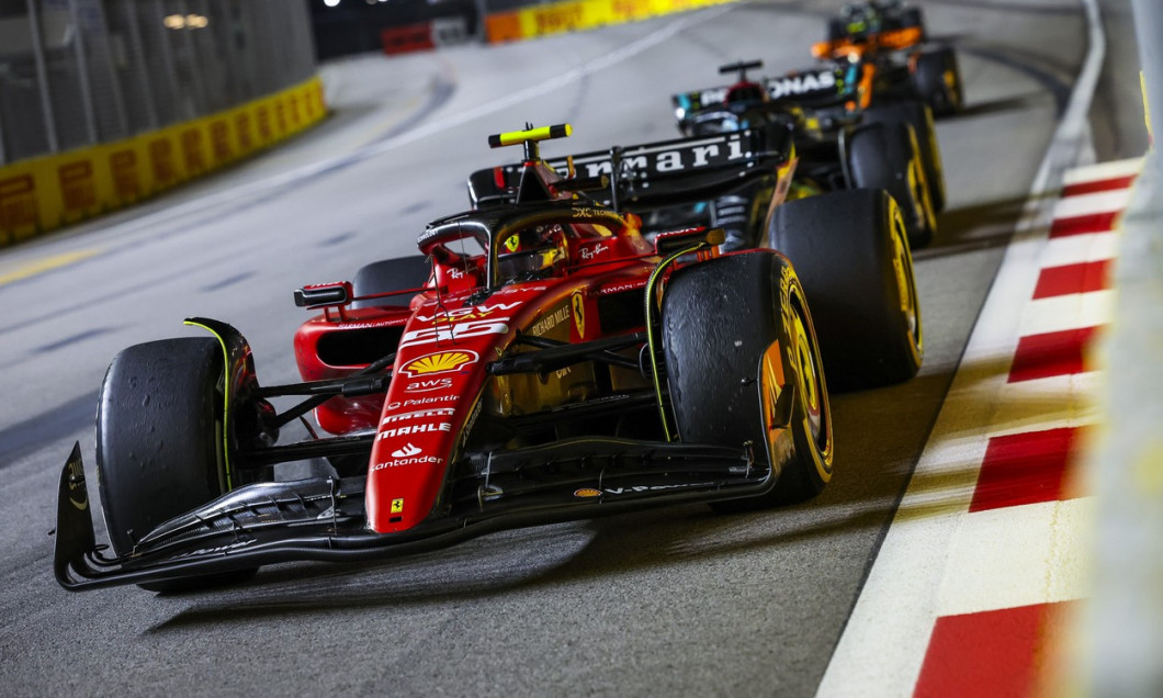 Carlos Sainz castiga Marele Premiu de Formula 1 de la Singapore